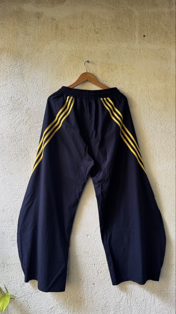 Baggy 3 lines track pants (Category: Joggers) located in Lipa City. Submitted by scrap.threads (Listing ID 1469668258, Image 3). Description: Item: Baggy 3 lines track pants Price: 450 Dimes: Width - free size Length - 40 Hem - 12 Issue: none Lipa City Ship via J&T (Shouldered by buyer) Payment via Gcash ***Notice*** Color may vary due to lighting. Payment first. Item/s are thrifted or used condition unless stated otherwise. Please manage your ex