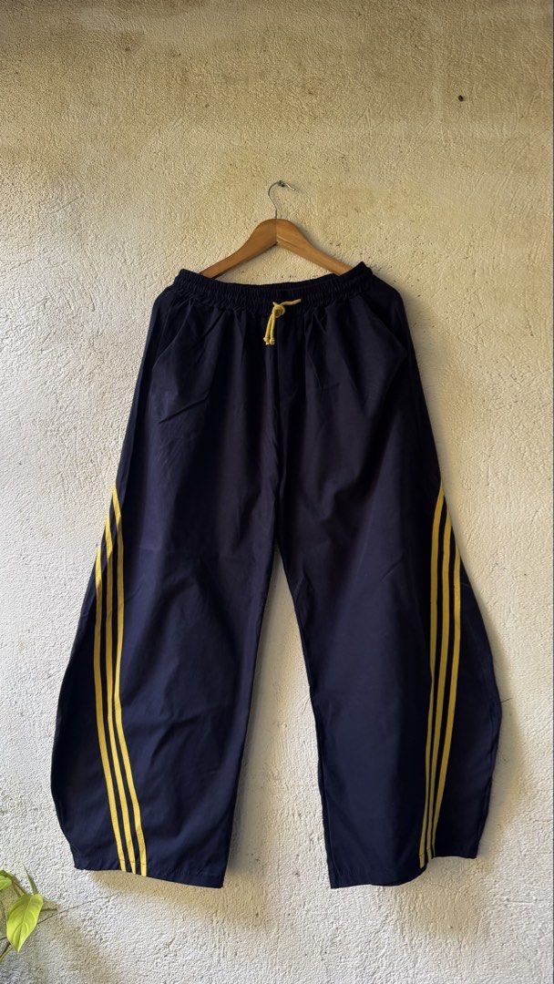 Baggy 3 lines track pants (Category: Joggers) located in Lipa City. Submitted by scrap.threads (Listing ID 1469668258, Image 2). Description: Item: Baggy 3 lines track pants Price: 450 Dimes: Width - free size Length - 40 Hem - 12 Issue: none Lipa City Ship via J&T (Shouldered by buyer) Payment via Gcash ***Notice*** Color may vary due to lighting. Payment first. Item/s are thrifted or used condition unless stated otherwise. Please manage your ex