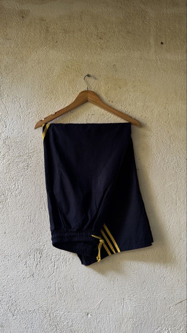 Baggy 3 lines track pants (Category: Joggers) located in Lipa City. Submitted by scrap.threads (Listing ID 1469668258, Image 1). Description: Item: Baggy 3 lines track pants Price: 450 Dimes: Width - free size Length - 40 Hem - 12 Issue: none Lipa City Ship via J&T (Shouldered by buyer) Payment via Gcash ***Notice*** Color may vary due to lighting. Payment first. Item/s are thrifted or used condition unless stated otherwise. Please manage your ex