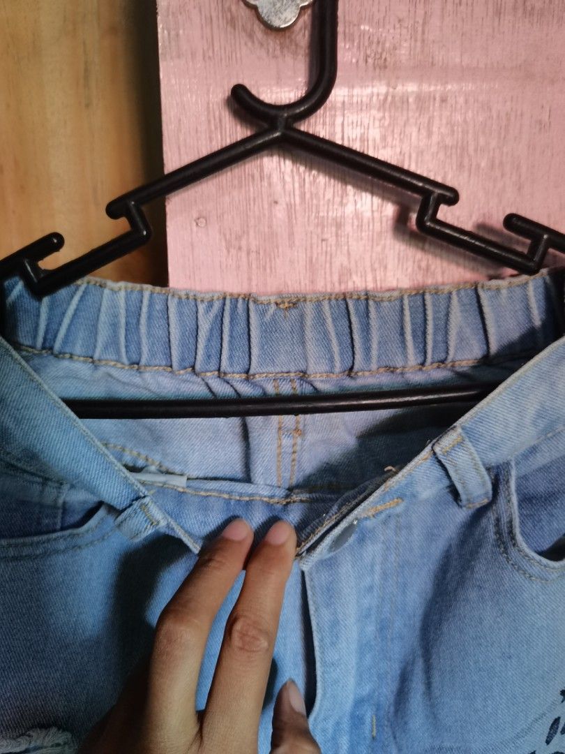 baggy pants (Category: Jeans) located in Los Banos. Submitted by fiercedolphin_fd6d32 (Listing ID 1469604655, Image 3). Description: size: 15 yrs old on tag xs-s kasya.