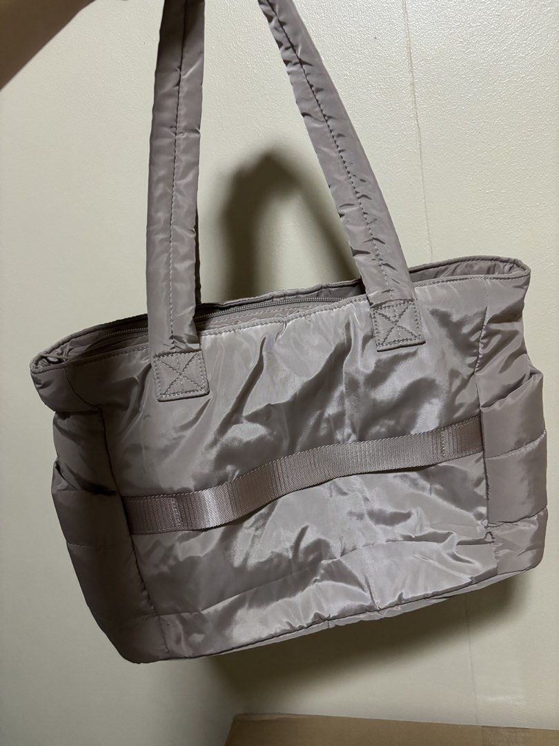 Bagsmart puffy tote camel 18L (Category: Tote Bags) located in Quezon City. Submitted by goldbrews (Listing ID 1469665188, Image 2). Description: Puffy tote bag in camel - grayish brown color - 18L - spacious - fits 13” macbook and 11” ipad inside - pockets for organization 🍨 color may slightly vary due to lighting.