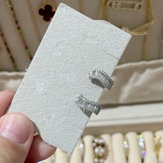 (Category: ) located in . Submitted by curatedbykhy (Listing ID 1469688037, Image 1). Description: .
