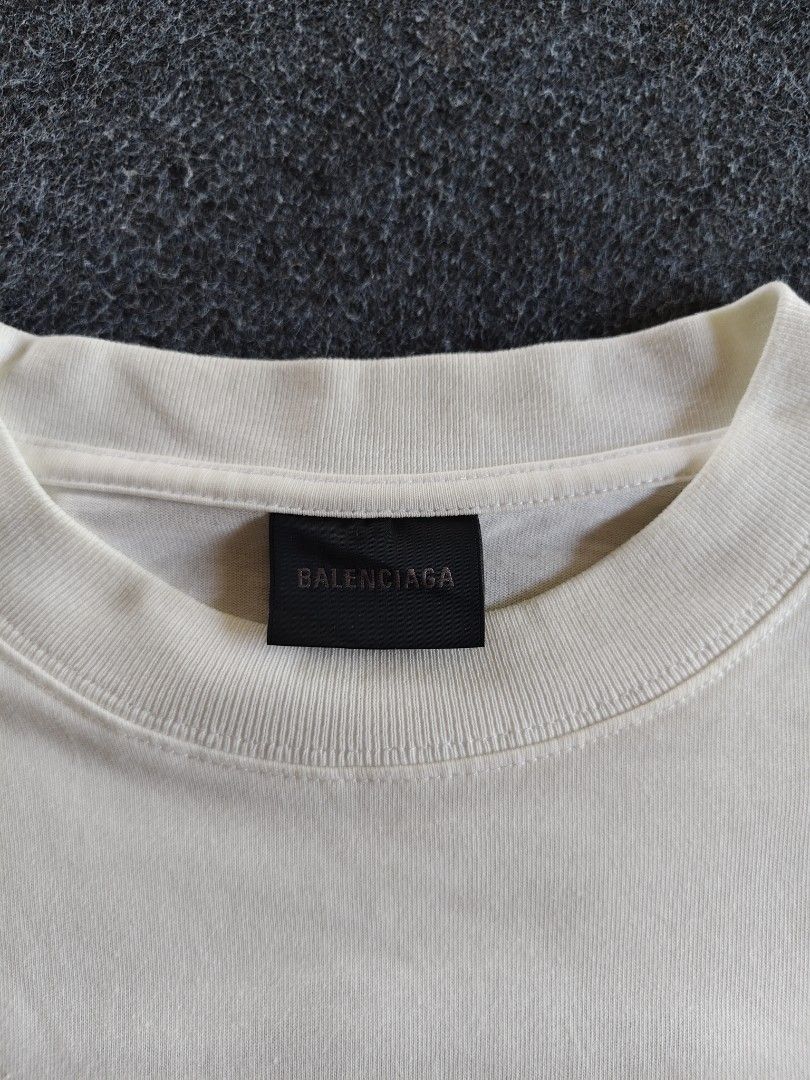 Balenciaga (Category: Formal Shirts) located in Mati. Submitted by gilfrancis98974 (Listing ID 1469644539, Image 3). Description: vgood condi need wash no issue 23x29.