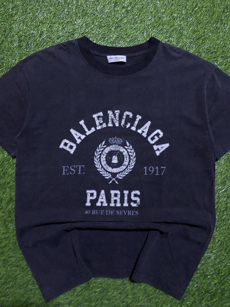 BALENCIAGA (Category: Tshirts & Polo Shirts ) located in Manila. Submitted by niftythrifttt (Listing ID 1469724040, Image 3). Description: BALENCIAGA SIZE L WIDTH - 21 LENGTH - 28 COLOR RATE 9.5 EXCELLENT CONDI ISSUE CRACK PRINT (IT’S LIKE A DESIGN).