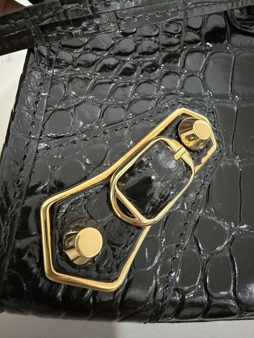 Balenciaga bag (Category: Luxury Bags & Wallets) located in Pasay City. Submitted by ms0718 (Listing ID 1469619635, Image 3). Description: bnew complete for serious buyers only.