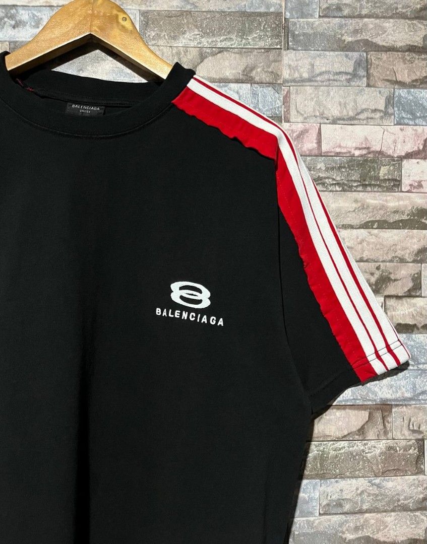 BALENCIAGA EMBROID DESIGN SHIRT (Category: Luxury Apparel) located in Caloocan City. Submitted by wewearworn (Listing ID 1469576360, Image 2). Description: Large Best Fit 21 x 28 Excellent No Issues 9.5/10 Color Rate.