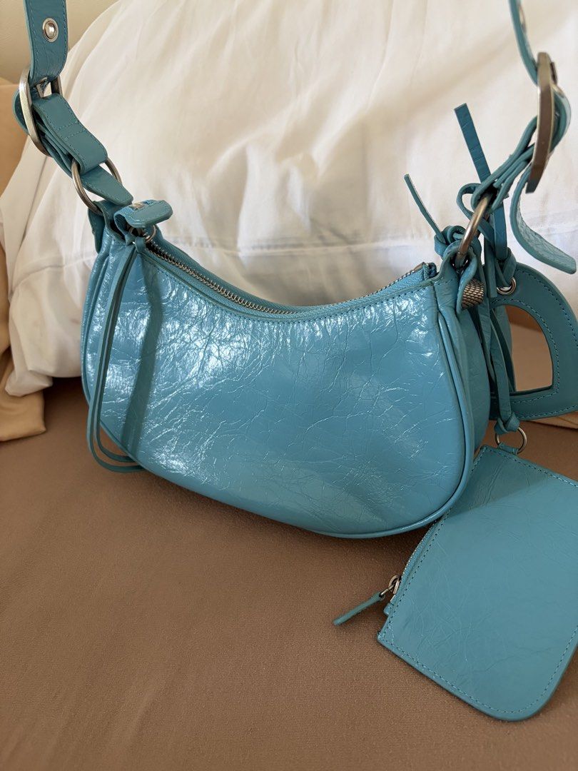 Balenciaga Le Cagole (Category: Luxury Bags & Wallets) located in Batangas. Submitted by misskorea16 (Listing ID 1469617444, Image 3). Description: Like new! Super pretty lalo in actual No flaws .