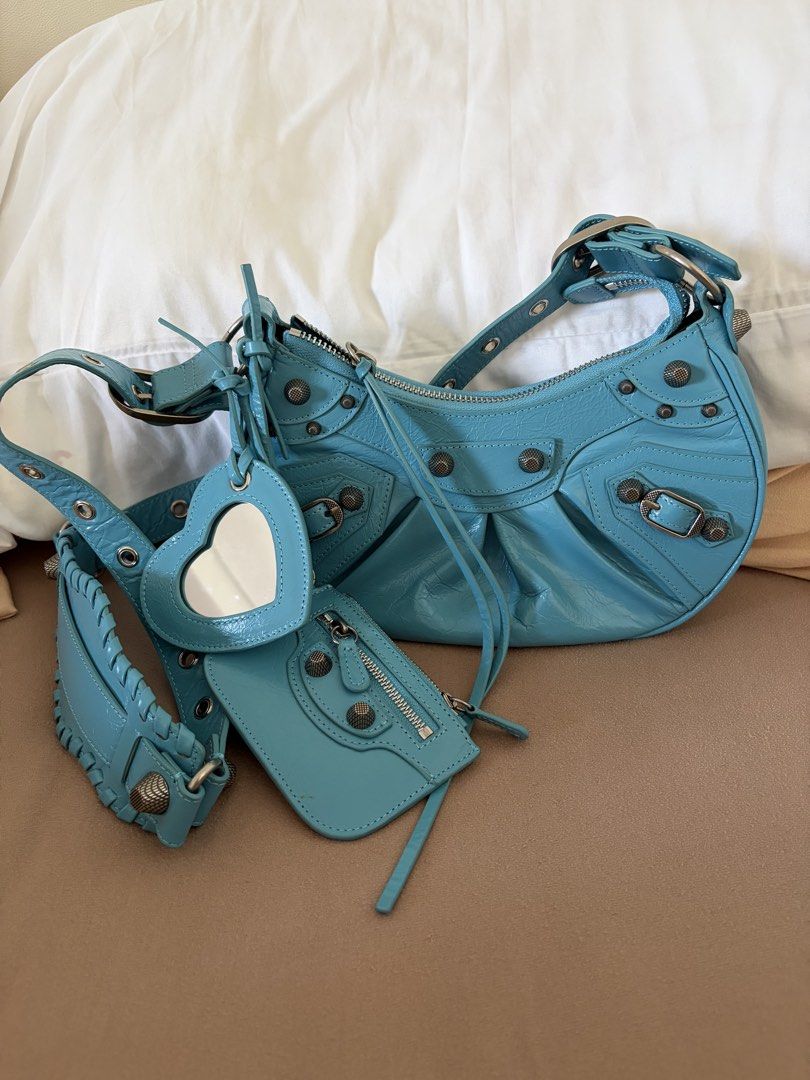 Balenciaga Le Cagole (Category: Luxury Bags & Wallets) located in Batangas. Submitted by misskorea16 (Listing ID 1469617444, Image 1). Description: Like new! Super pretty lalo in actual No flaws .