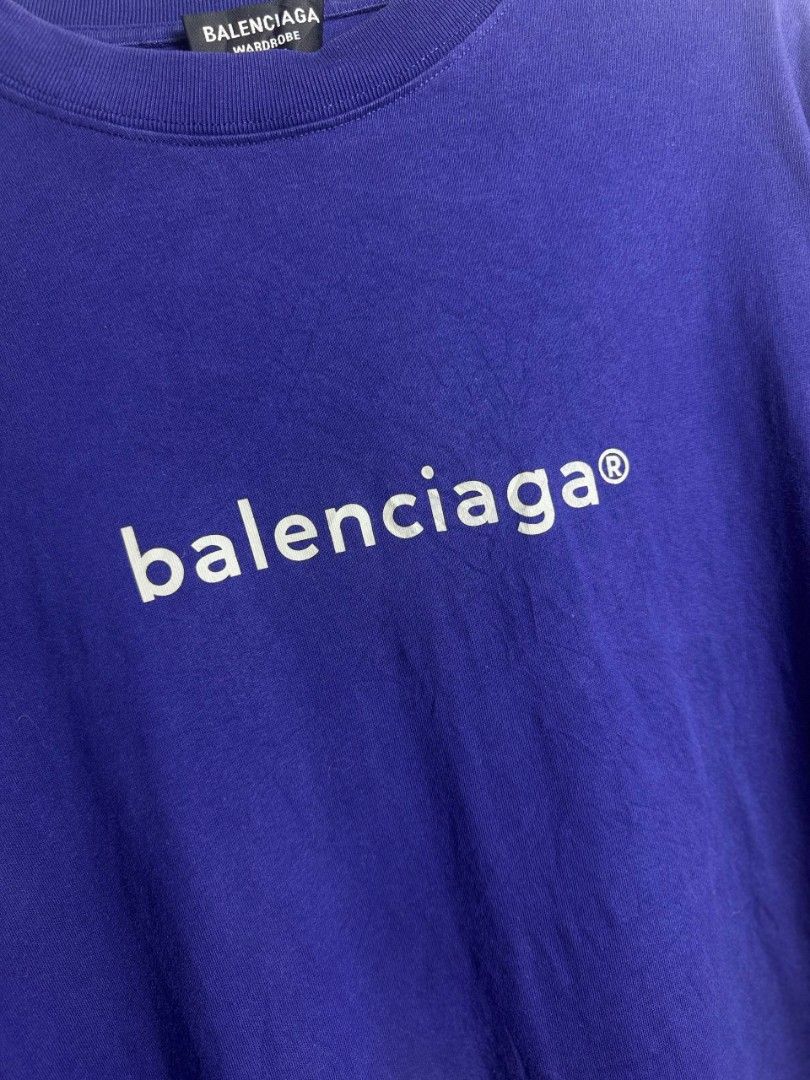 BALENCIAGA LOGO SHIRT (Category: Tshirts & Polo Shirts ) located in Cavite. Submitted by goinguppp (Listing ID 1469711852, Image 3). Description: FS Balenciaga logo print oversize shirt Size XS on tag best fit Large 21x28 Excellent condition no issue 1500+sf.