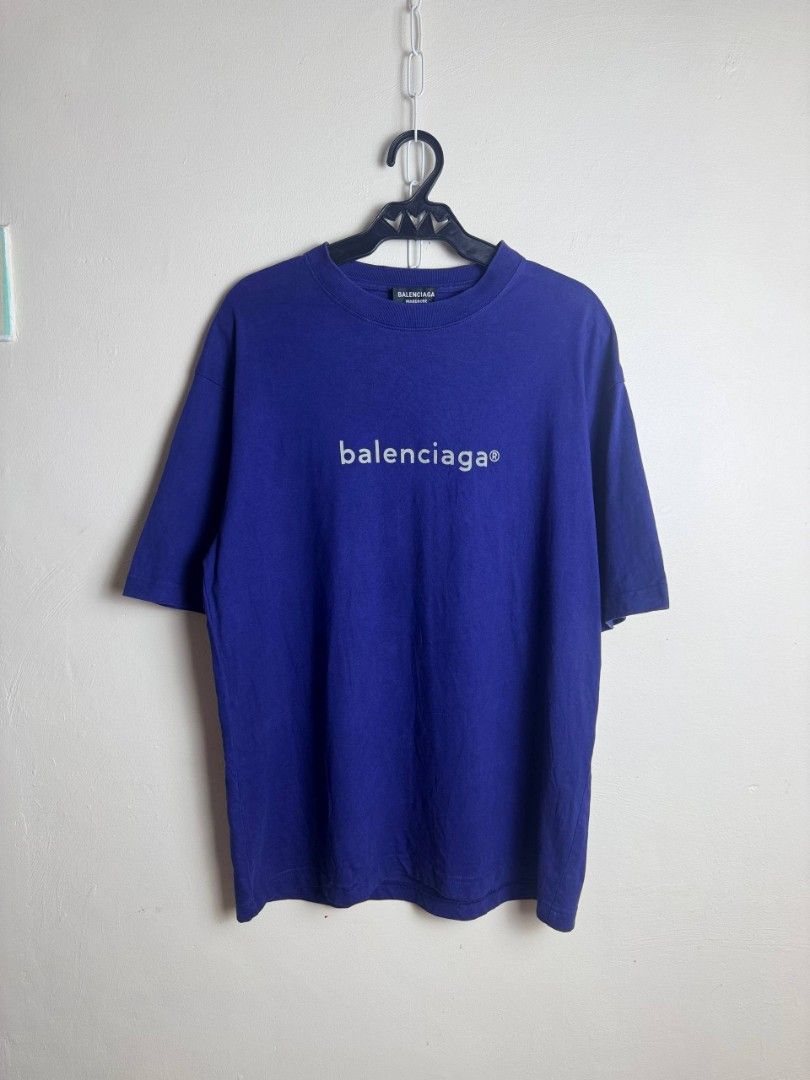 BALENCIAGA LOGO SHIRT (Category: Tshirts & Polo Shirts ) located in Cavite. Submitted by goinguppp (Listing ID 1469711852, Image 1). Description: FS Balenciaga logo print oversize shirt Size XS on tag best fit Large 21x28 Excellent condition no issue 1500+sf.