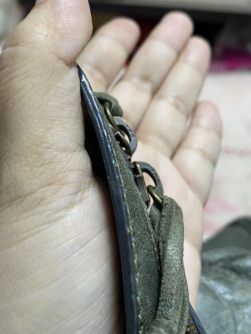 Balenciaga style bag (Category: Luxury Bags & Wallets) located in San Mateo. Submitted by kluxuryy (Listing ID 1469663788, Image 3). Description: OFFER YOUR PRICE NEGOTIABLE INSP..