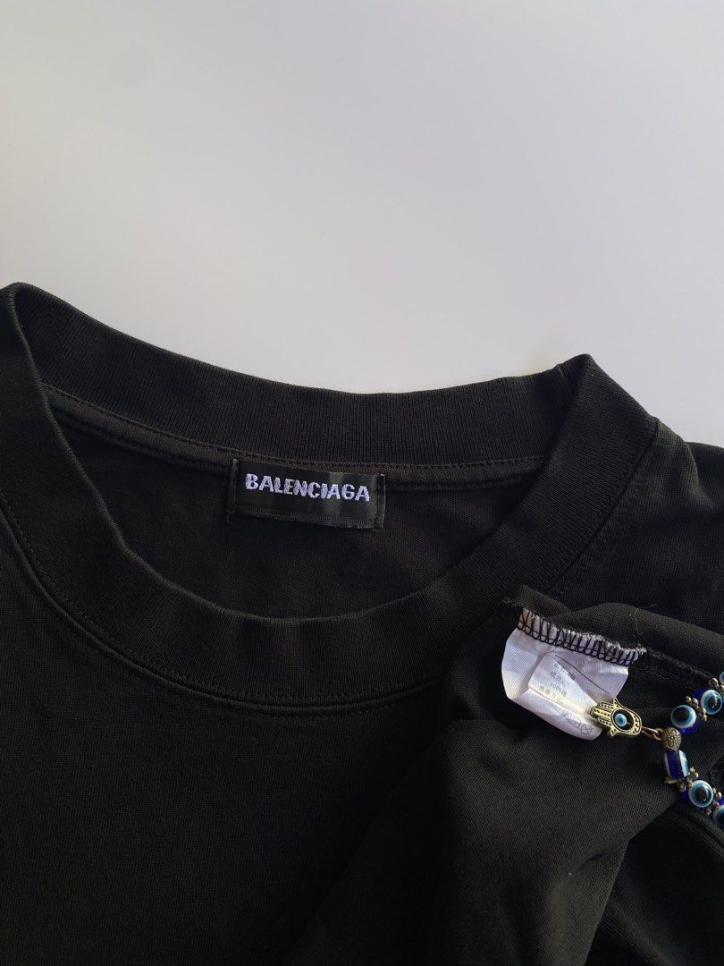 Balenciaga tape logo (Category: Tshirts & Polo Shirts ) located in Kalibo. Submitted by kurt_ismael (Listing ID 1469594316, Image 3). Description: Balenciaga tape logo Width: 30 Length: 32 Excellent condition Color rate: 10.