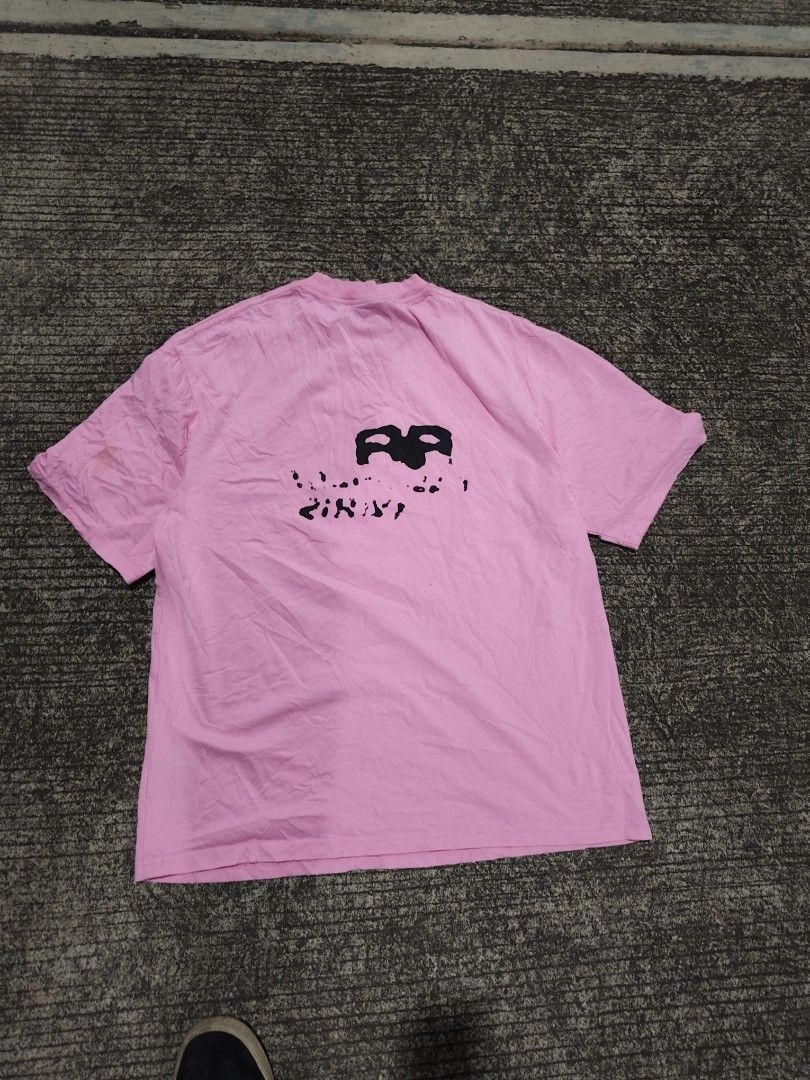 Balenciaga Tee 🔥 (Category: Tshirts & Polo Shirts ) located in Tabaco. Submitted by thrifttobecool (Listing ID 1469669315, Image 2). Description: Excellent Condition 💯 9.8/10 Color Rate 💯 22 Width 📌 29 Length 📌 L - semi XL ✅ issue: minimal stain ( need wash ) 📌 350 ✅ + sf 📌 Location Bicol ✅.