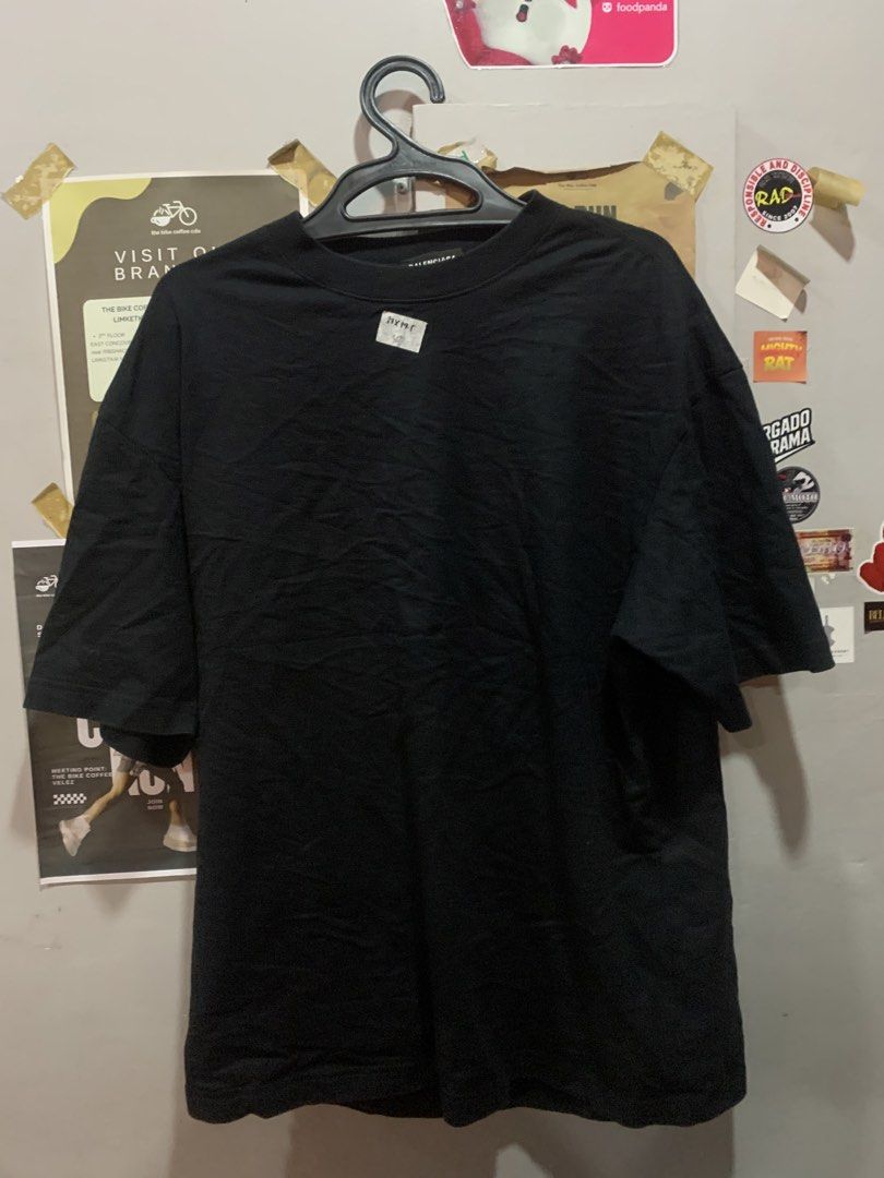 Balenciaga Unifit Rhinestone Logo Tee Black (Category: Luxury Apparel) located in Cagayan de Oro. Submitted by agboysalis60090 (Listing ID 1469710375, Image 1). Description: - Authentic Balenciaga Unifit T-Shirt in classic black - Size: M (Oversized fit) - Made in Portugal - Design: Rhinestone logo graphic across the back with Balenciaga Paris branding - Details: Crew neck, short sleeves - Condition: Brand new with neck and care tags attached.