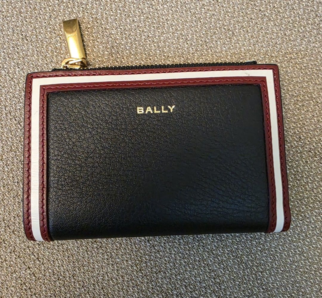 Bally leather wallet (Category: Luxury Bags & Wallets) located in Pasig City. Submitted by starfjames (Listing ID 1469650565, Image 2). Description: Pre-loved authentic Bally wallet for a very good price! Bought in a Bally boutique store abroad. Super nice, great condition (like new), slightly used only. Perfect for small bags (can even also fit in pocket). Approx. dimensions: 4.5 x 3.25 inches. 6 card slots, 2 extra card slots/slip pockets, 1 zi
