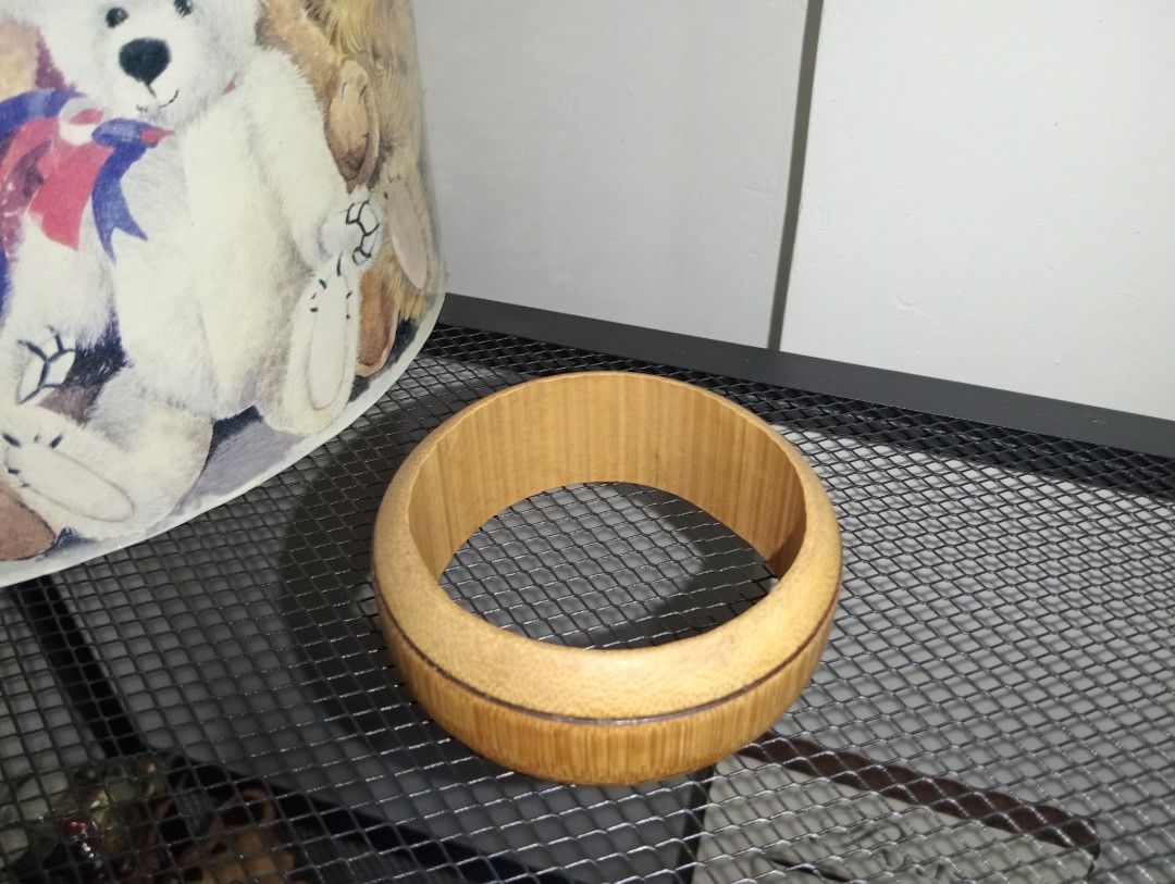 BAMBOO BANGLE (Category: Bracelets) located in Kawit. Submitted by gieclutter (Listing ID 1469666646, Image 1). Description: Flakers and joy reservers are 𝗻𝗼𝘁 𝗮𝗹𝗹𝗼𝘄𝗲𝗱 Actual photos, sized precisely Verify item's dimensions first All sales are final—no returns, exchanges, or refunds 𝗖𝗢𝗡𝗗𝗜𝗧𝗜𝗢𝗡: ・𝗔𝗦 𝗜𝗦 ・has minimal dust and broken weaves 𝗟𝗢𝗖𝗔𝗧𝗜𝗢𝗡: Kawit, Cavite 𝗠𝗢𝗣: 𝗣𝗙/NO COD Item price + ₱𝟳𝟱 Minimum SF *rates v