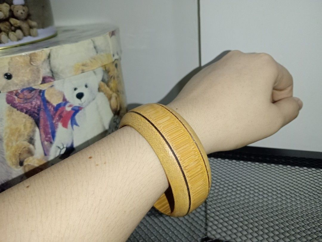 BAMBOO BANGLE (Category: Bracelets) located in Kawit. Submitted by gieclutter (Listing ID 1469666646, Image 3). Description: Flakers and joy reservers are 𝗻𝗼𝘁 𝗮𝗹𝗹𝗼𝘄𝗲𝗱 Actual photos, sized precisely Verify item's dimensions first All sales are final—no returns, exchanges, or refunds 𝗖𝗢𝗡𝗗𝗜𝗧𝗜𝗢𝗡: ・𝗔𝗦 𝗜𝗦 ・has minimal dust and broken weaves 𝗟𝗢𝗖𝗔𝗧𝗜𝗢𝗡: Kawit, Cavite 𝗠𝗢𝗣: 𝗣𝗙/NO COD Item price + ₱𝟳𝟱 Minimum SF *rates v