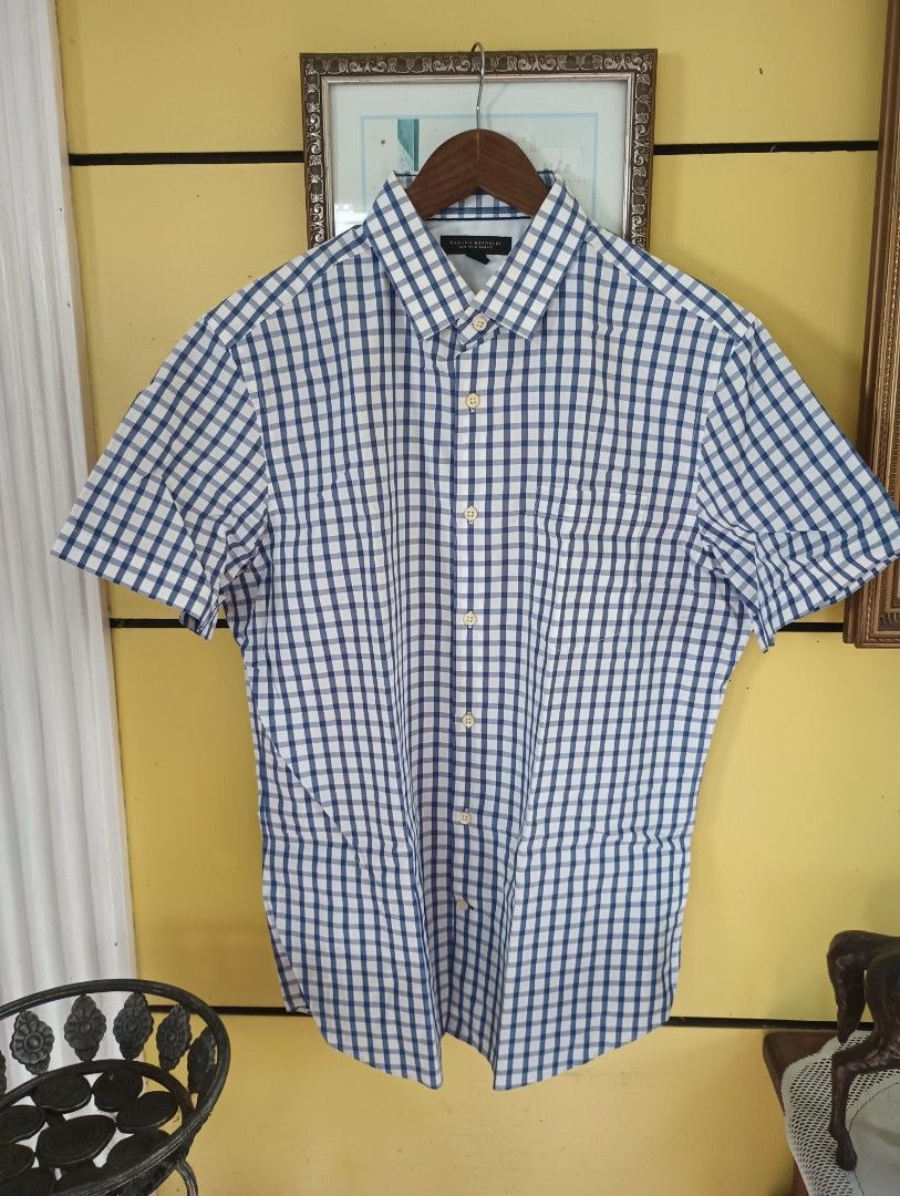 Banana Republic Shirt (Category: Formal Shirts) located in Las Pinas. Submitted by preloved_manila (Listing ID 1469573157, Image 1). Description: Large 24x31.