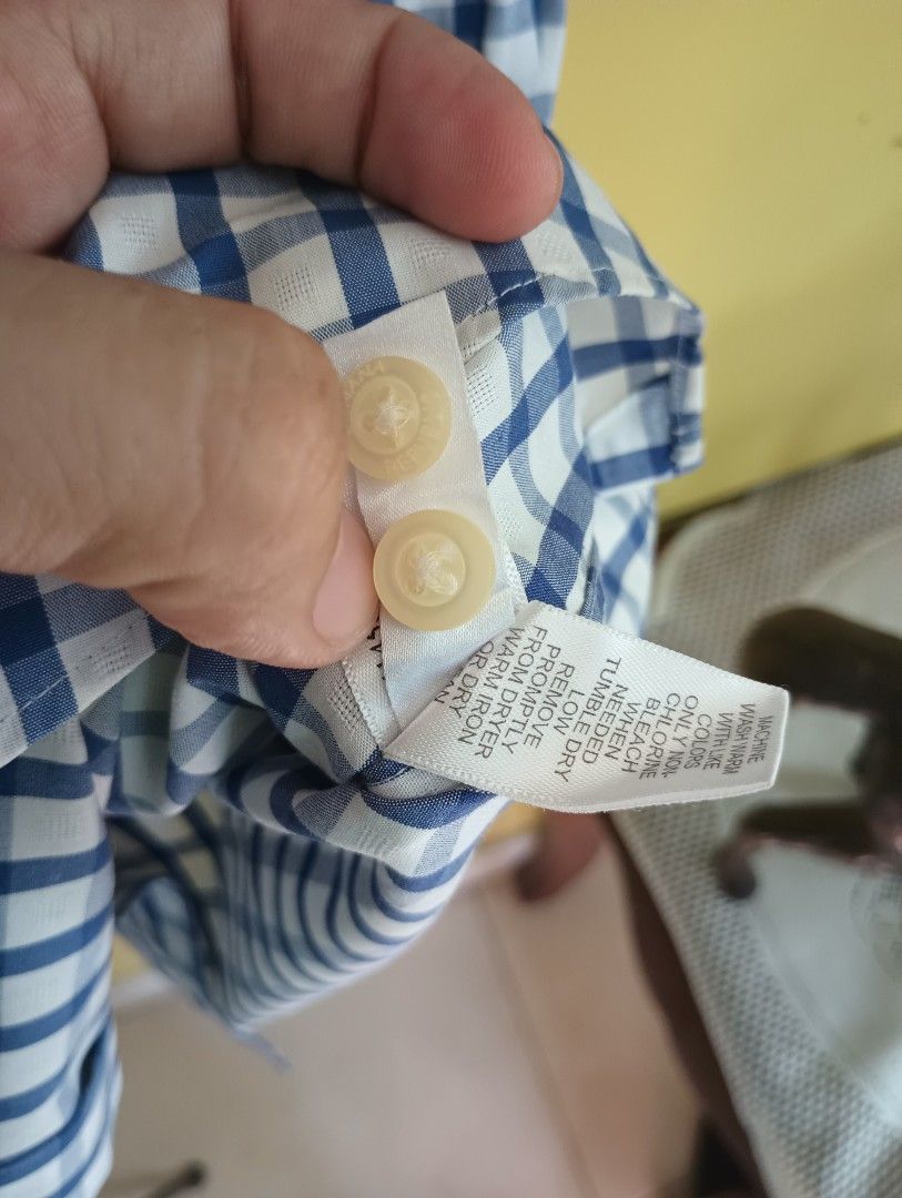 Banana Republic Shirt (Category: Formal Shirts) located in Las Pinas. Submitted by preloved_manila (Listing ID 1469573157, Image 3). Description: Large 24x31.