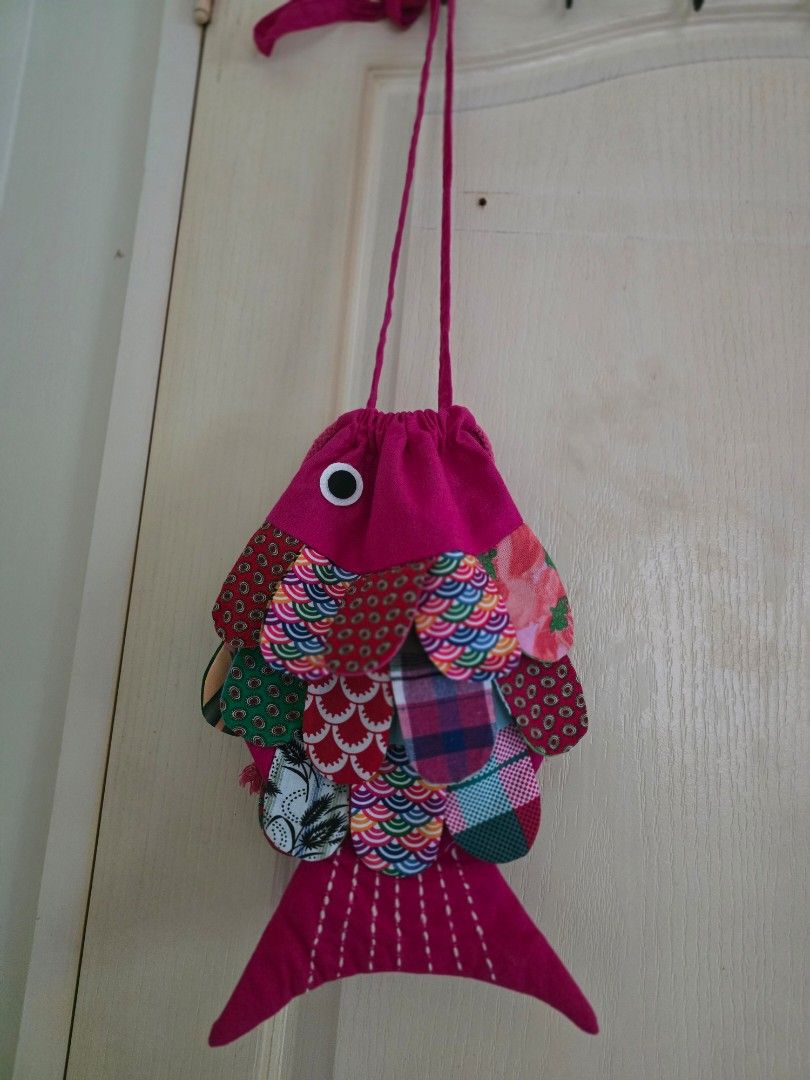 Bangkok bag (Category: Beach Bags) located in Cavite. Submitted by rydes_clo (Listing ID 1469601415, Image 2). Description: bought in bangkok ang ganda nito bagong bago pa pwedeng pwede nyong pang gift this coming chirstmas 10/10 condition maraming malalagay.
