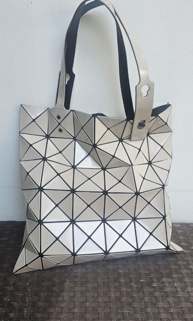 Bao bao shoulder bag (Category: Luxury Bags & Wallets) located in Quezon City. Submitted by jlocab (Listing ID 1469614006, Image 2). Description: no inclusioon.