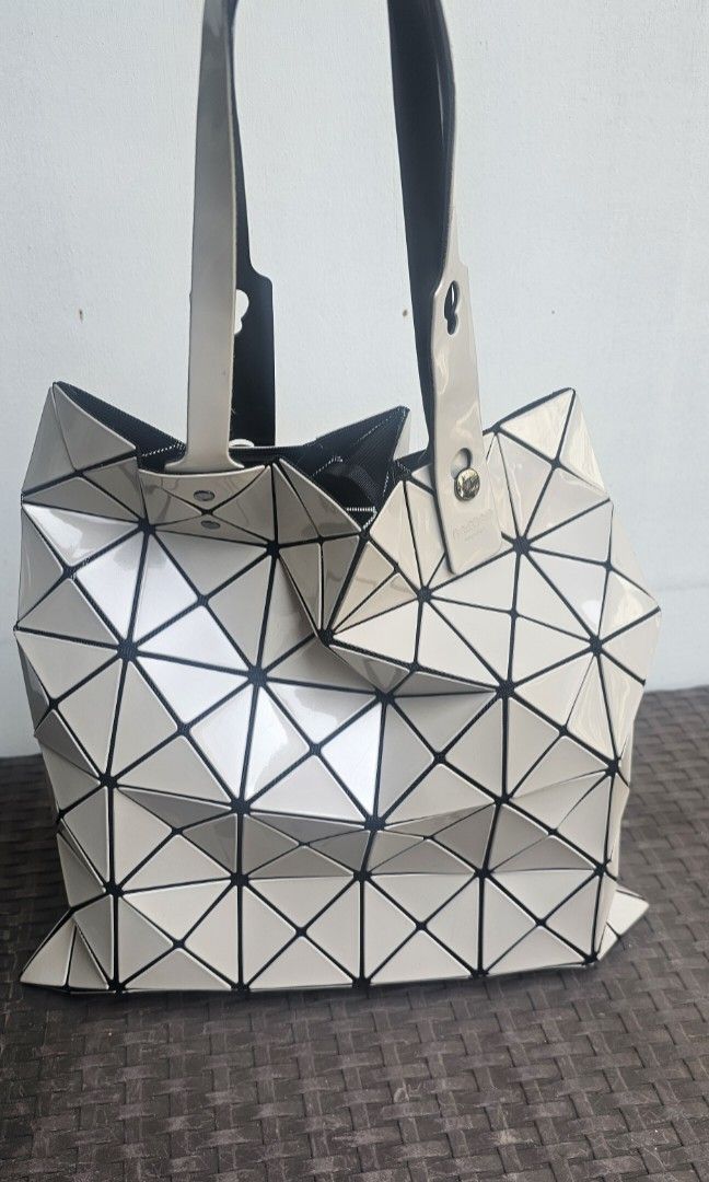 Bao bao shoulder bag (Category: Luxury Bags & Wallets) located in Quezon City. Submitted by jlocab (Listing ID 1469614006, Image 3). Description: no inclusioon.