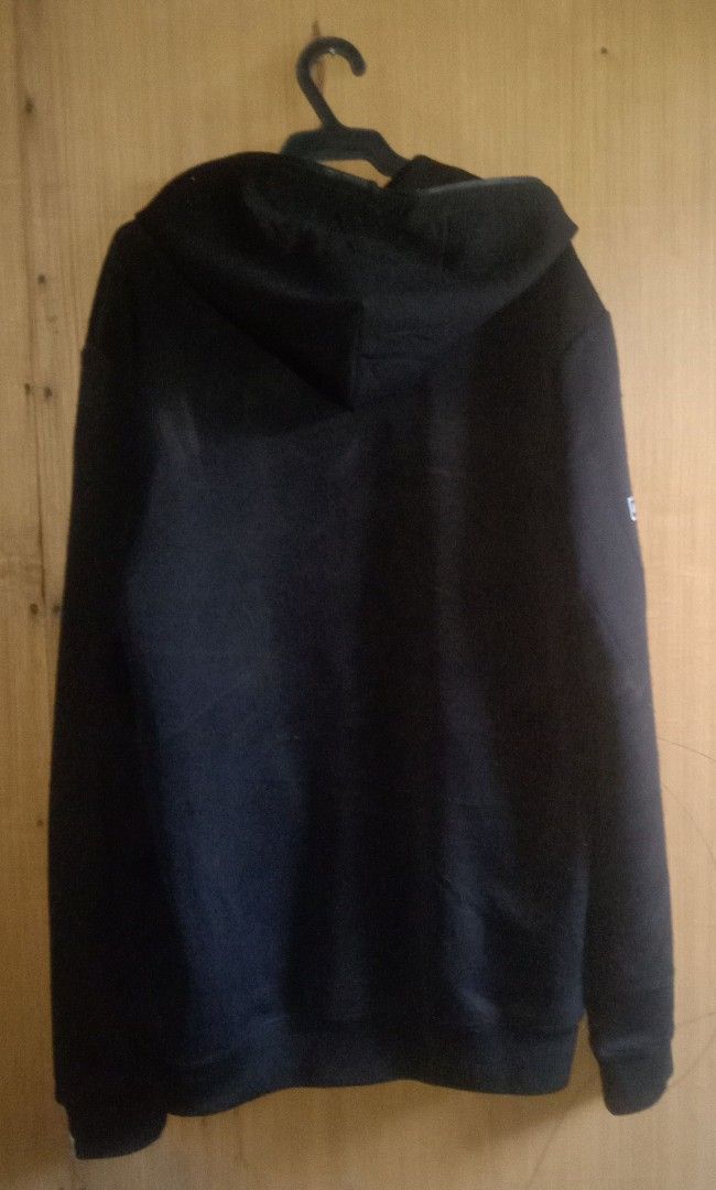 BAPE HOODIE ZIP-UP (Category: Clothes Drying Rack) located in Guihulngan. Submitted by thrift_ni_miel (Listing ID 1469580317, Image 2). Description: .