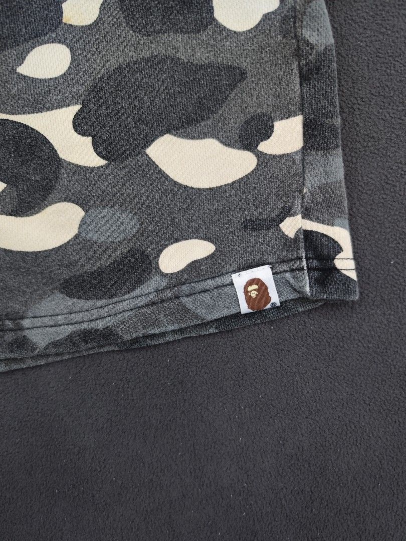 Bape Shark Camou Shorts (Category: Shorts) located in Bulacan. Submitted by emilj23 (Listing ID 1469595576, Image 3). Description: Bape Shark Camou Shorts Size L on tag L 18.5 W 28-32 Leg Hole 12 Condition 8.5/10 Color rate 8.5/10 Issue Crackprints,Minimal Stain.