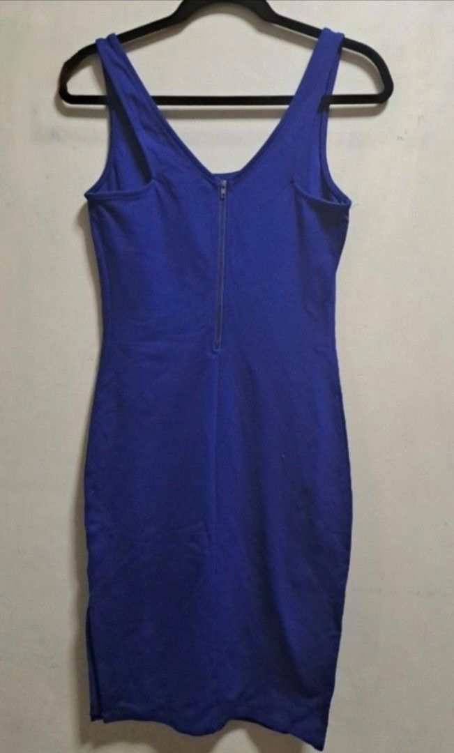 Bar III Royal Blue Dress (Category: Dresses) located in Manila. Submitted by thrifter_lifestyle (Listing ID 1469618310, Image 2). Description: Brand: Bar III (bought in the US) Sleeveless Round neck in front Racer back (see close up) Metal Zipper enclosure at back Material: as indicated in tag Color: Dark Royal Blue All relaxed measurement: Fabric is body hugging, fully stretchable 🙂 Waist: 26" Bust: 30" Length (shoulder to hem): 38.5" No issues
