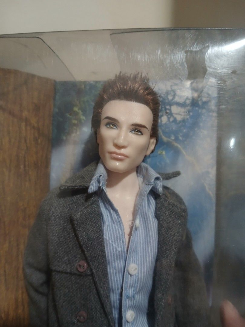 Barbie Edward Cullen Twilight Doll (Category: Figurines & Statues) located in Subic. Submitted by frncnjntmr22 (Listing ID 1469744024, Image 2). Description: my crack sa box.
