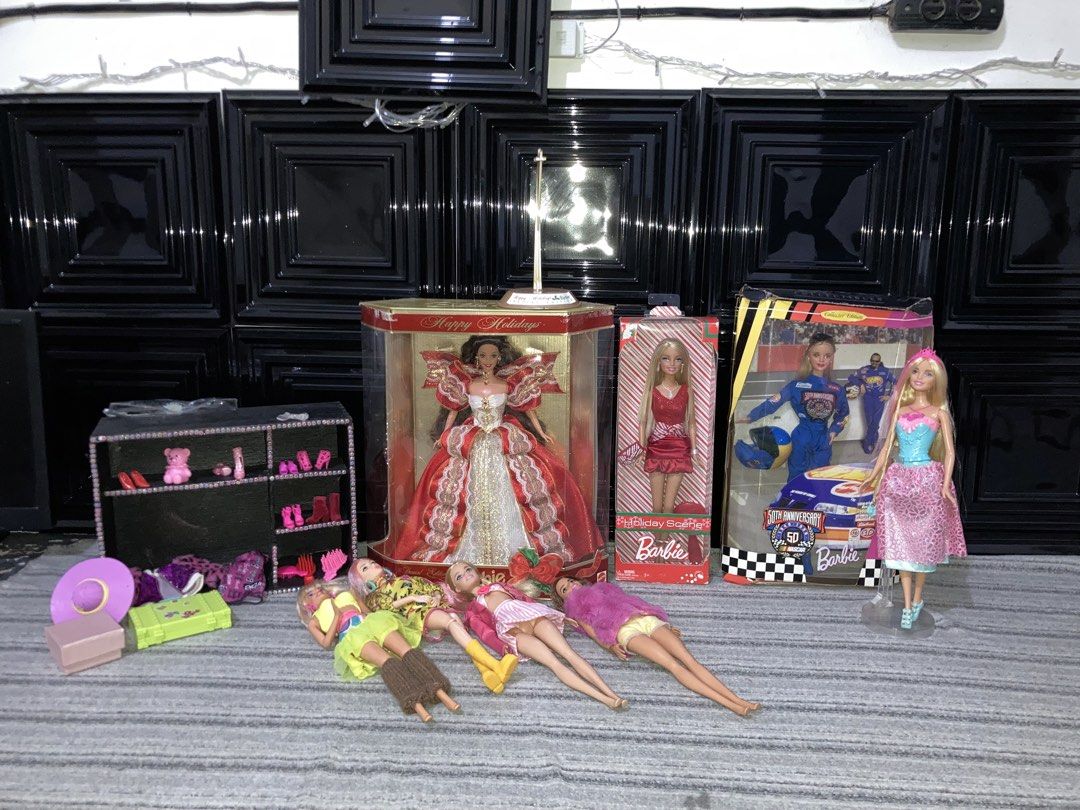 Barbies for Take All (Category: Vintage Collectibles) located in Cagayan de Oro. Submitted by imkaryuh07 (Listing ID 1469742111, Image 3). Description: Selling as Bundle! Includes: Happy Holidays Barbie (Special Edition) 1997 Barbie 50th Anniversary Nascar Barbie Holiday Scene Barbie endless hair kingdom And more (+Accesories) These Barbies have been ootb, i just put them back ( All Accesories is included) Very Low Price! Feel free to ask! .