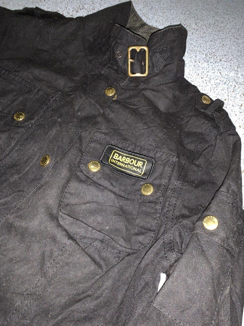 Barbour (Category: Coats, Jackets and Outerwear) located in Aloran. Submitted by cowskin_927 (Listing ID 1469626404, Image 3). Description: Barbour jacket Size medium 19 x 26 No issue.