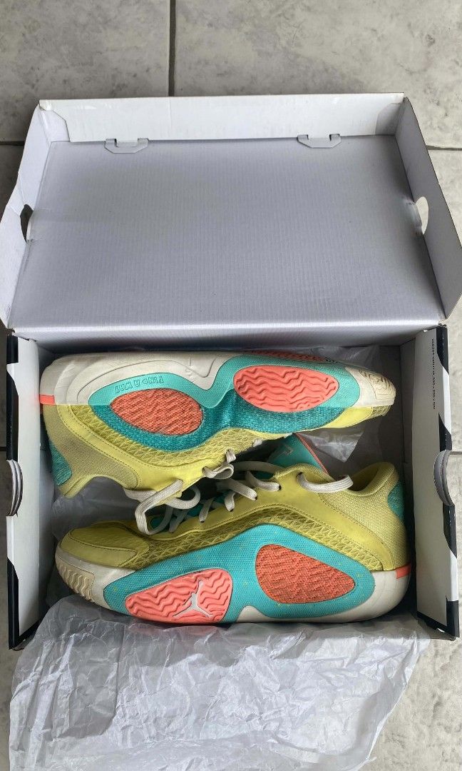 Basketball shoes (Category: Looking For) located in Manila. Submitted by cedrickherrera (Listing ID 1469651949, Image 3). Description: Tatum 2, Size 10.