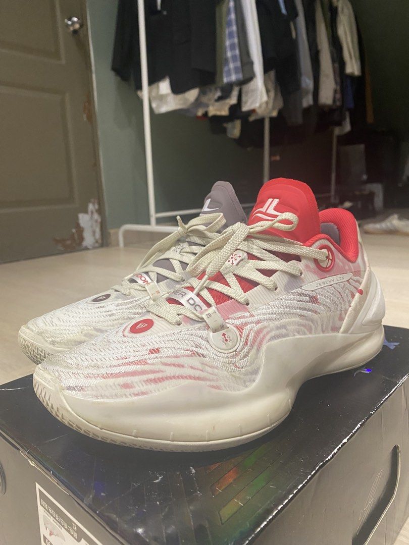 Basketball Shoes X-Step (Category: Casual Shoes) located in Quezon City. Submitted by wardaddy0418 (Listing ID 1469595132, Image 1). Description: Jeremy Lin 5 Size 9 Us Used only 5 times Location: Quezon City, Fairview.