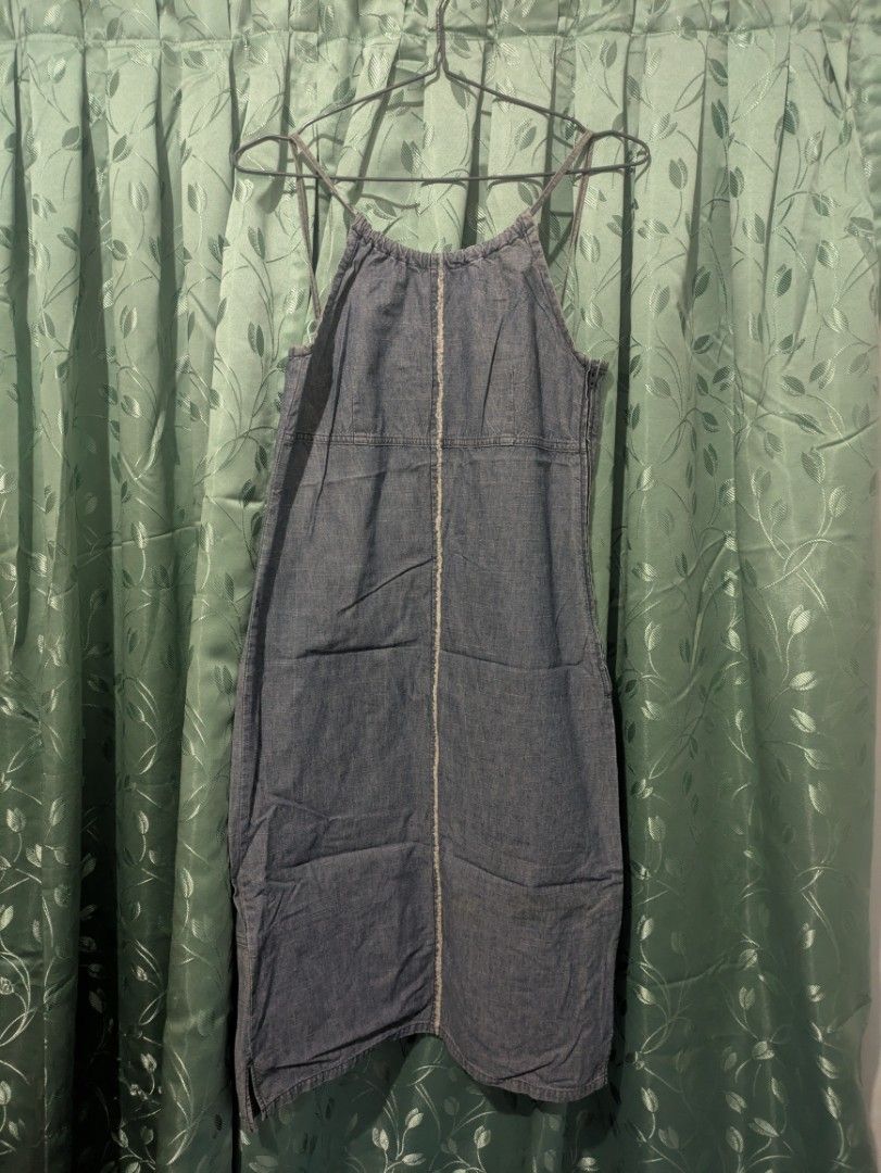 Baton Rouge Denim Dress Size 38 (Category: Dresses) located in Bocaue. Submitted by _agentorange (Listing ID 1469725056, Image 1). Description: - Brand: Baton Rouge - Size: 38 - Color: Blue - Material: Lightweight chambray - Style: Sleeveless with thin adjustable shoulder straps - Details: Gathered neckline and trendy exposed center seams (front and back) - Pockets: Two functional back pockets issue: needs wash and slight discoloration on the str
