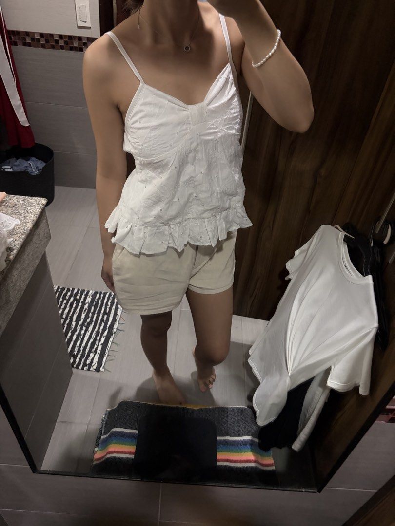 Bella Bow Top in M, Isa the label (Category: Sleeveless) located in Pasig City. Submitted by luxurypreloved12 (Listing ID 1469651838, Image 2). Description: Never used out, brand new condition! Has ties to sinch the waist at the back NO LP. Lbc / lalamove only (lbc small pouch is only below 100) .