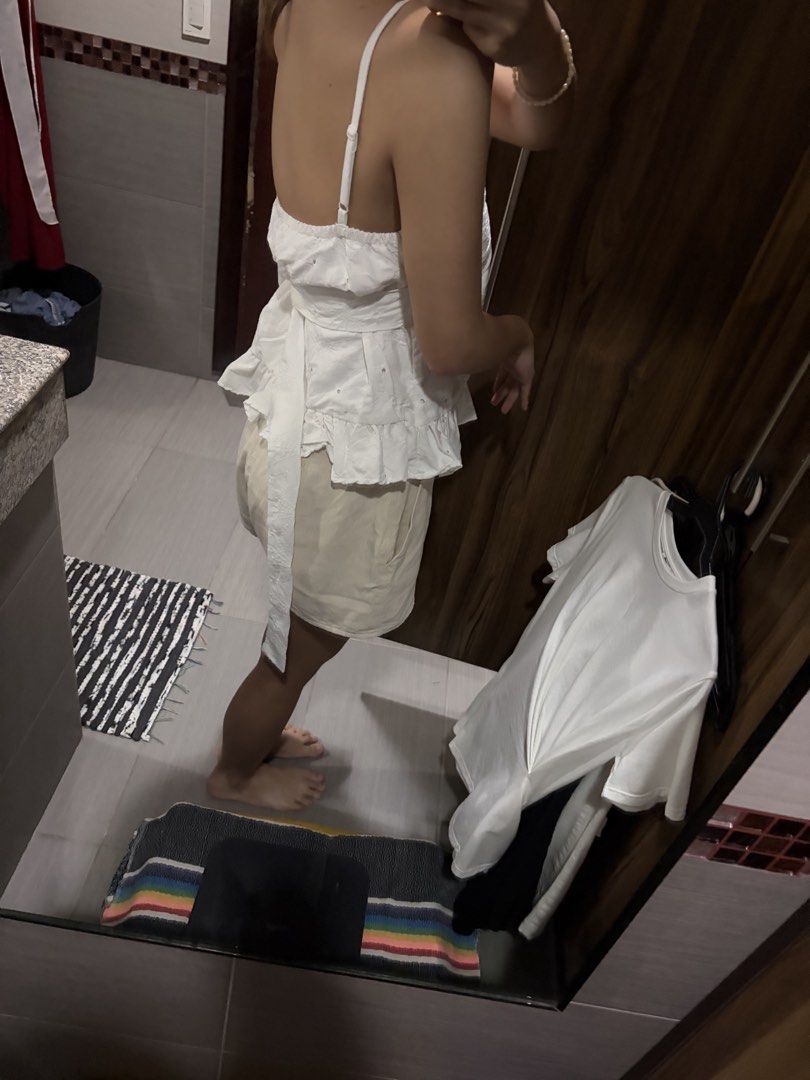 Bella Bow Top in M, Isa the label (Category: Sleeveless) located in Pasig City. Submitted by luxurypreloved12 (Listing ID 1469651838, Image 3). Description: Never used out, brand new condition! Has ties to sinch the waist at the back NO LP. Lbc / lalamove only (lbc small pouch is only below 100) .
