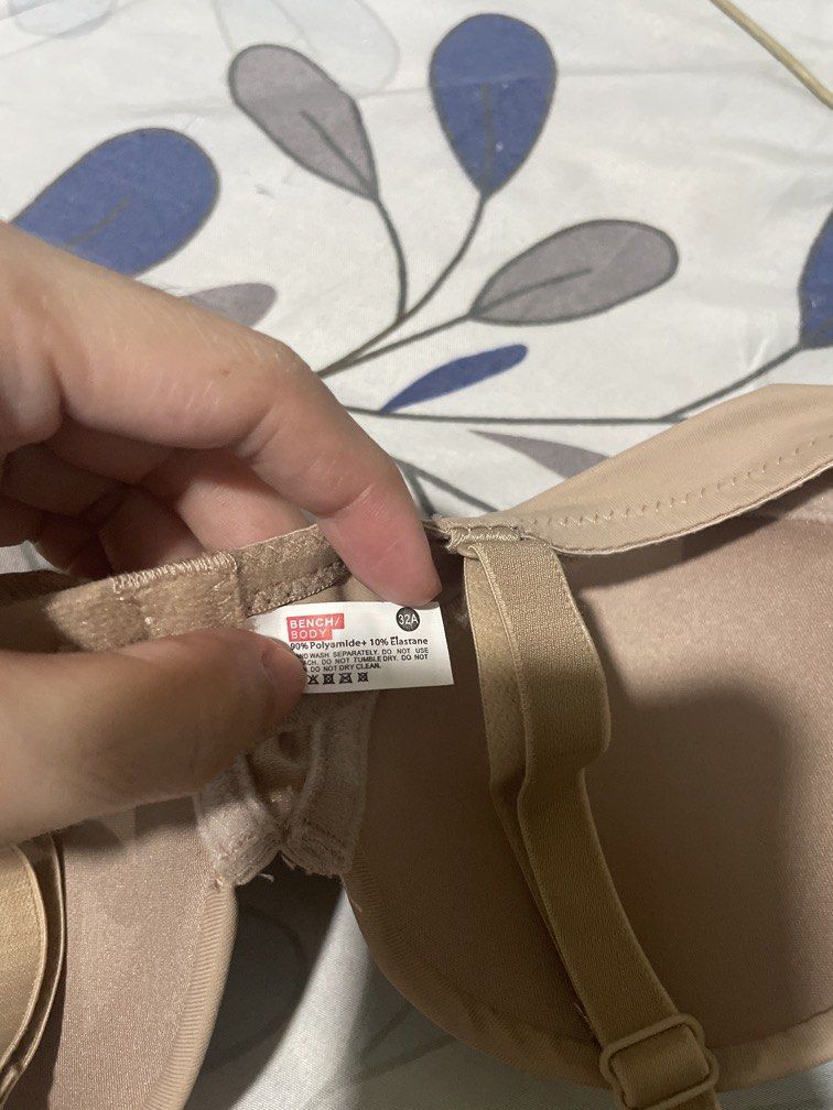 Bench Wired Push Up (Category: Undergarments & Loungewear) located in Mandaluyong City. Submitted by powlinsss (Listing ID 1469709616, Image 2). Description: Size on photo. Removable strap.