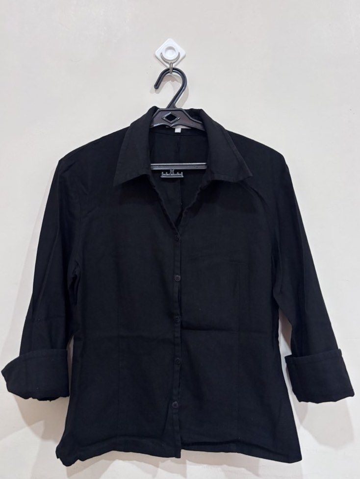 Best Mountain Black 100% Linen Blouse - Size M (Category: Blouses) located in Taguig. Submitted by solana36 (Listing ID 1469604873, Image 1). Description: - Brand: Best Mountain - Material: 100% pure linen - Size: M (marked as size 0 on material tag) - Button-down shirt with 3/4 sleeves - Condition: No issue - RFS: Dcluttering and does not fit me anymore.