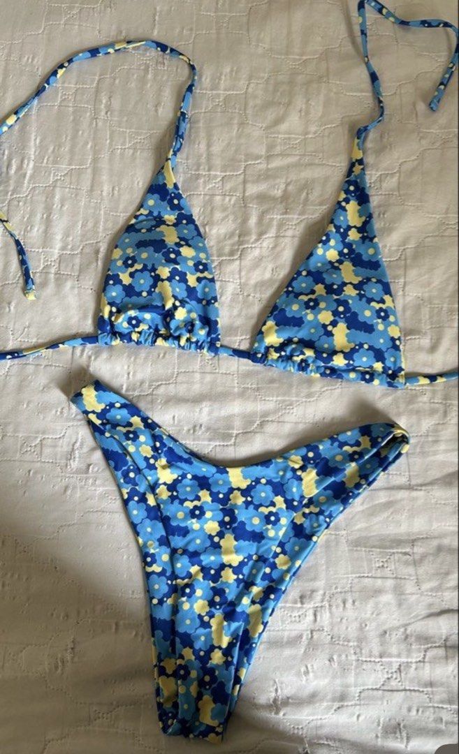 Bikinis! (Pre-loved) (Category: Bikinis & Swimsuits) located in Caloocan City. Submitted by mariettani10615 (Listing ID 1469719595, Image 3). Description: For Orange Bikini: ₱200 Dark Blue Tube Bikini: ₱200 Dark Blue Pattern: ₱180 Last price na po mga 'yan. Payment first! :).