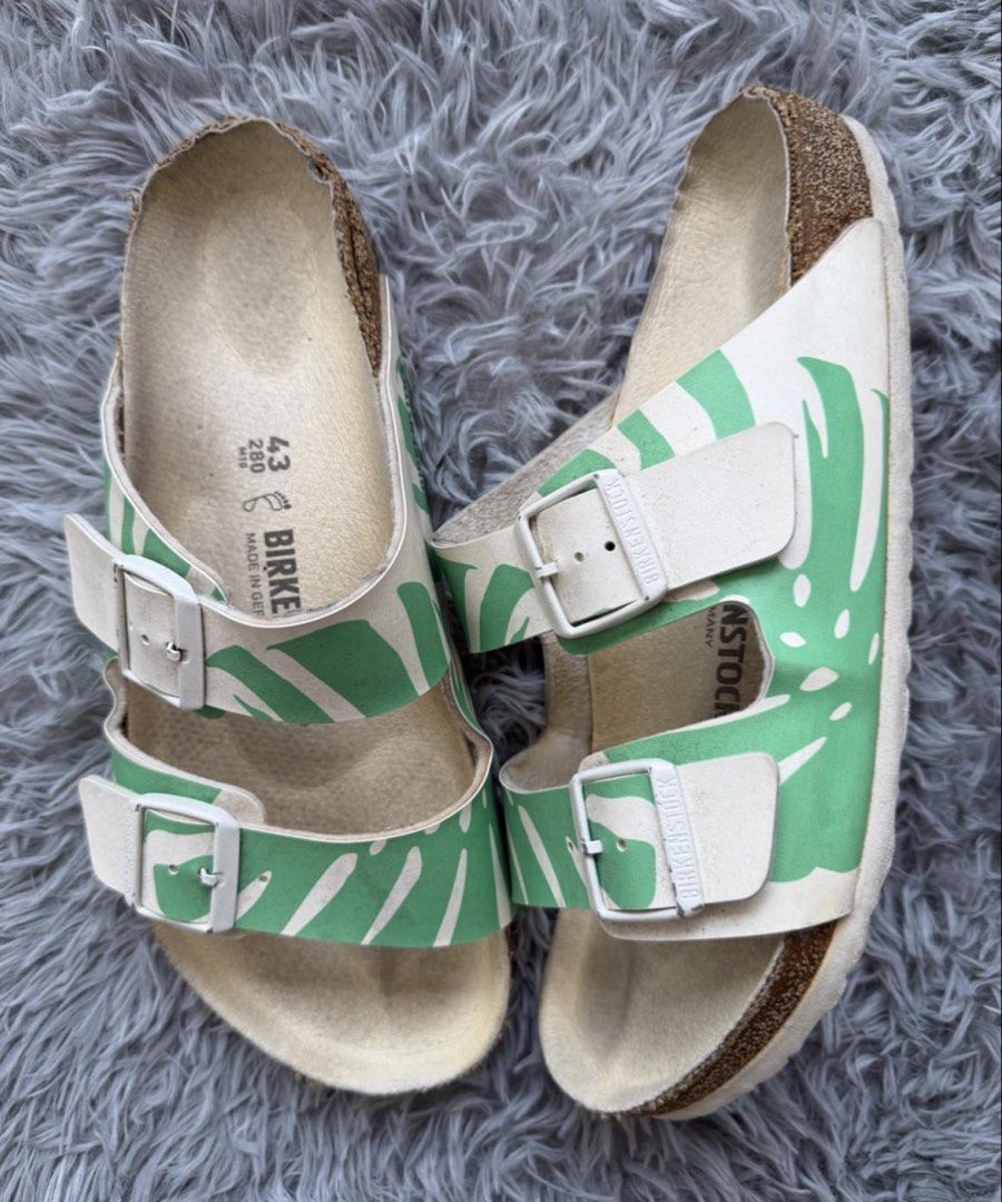Birkenstock Arizona (Category: Sandals) located in Quezon City. Submitted by shoeplug.ph (Listing ID 1469658172, Image 1). Description: Birkenstock Arizona size 43EU (fits till 11us) good condition / pair only ₱1,500.
