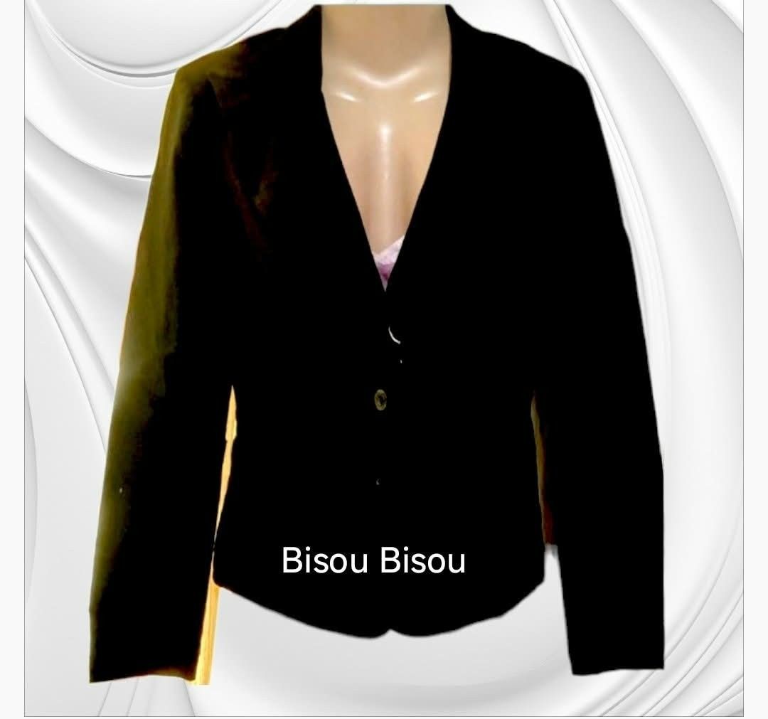 Bisou Bisou Black Blazer Jacket (Category: Coats, Jackets and Outerwear) located in Paranaque City. Submitted by calm_youngstore7 (Listing ID 1469613585, Image 1). Description: - Brand: Bisou Bisou - Color: Classic Black - Fit: Fitted cut with structured collar and button closure - Details: Two front pockets and a stylish buckled belt strap across the back waist - Sleeves: Long sleeves - Versatility: Ideal for corporate office wear or smart-casua