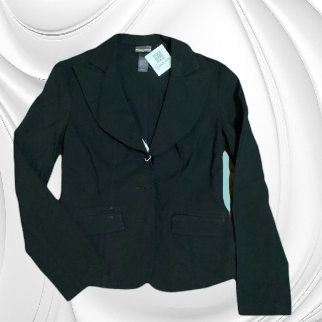 Bisou Bisou Black Blazer Jacket (Category: Coats, Jackets and Outerwear) located in Paranaque City. Submitted by calm_youngstore7 (Listing ID 1469613585, Image 2). Description: - Brand: Bisou Bisou - Color: Classic Black - Fit: Fitted cut with structured collar and button closure - Details: Two front pockets and a stylish buckled belt strap across the back waist - Sleeves: Long sleeves - Versatility: Ideal for corporate office wear or smart-casua