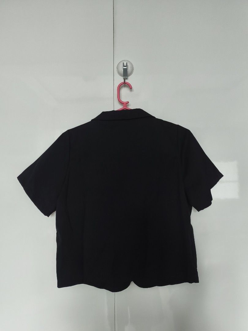 Black Blazer (Category: Others Tops) located in Manila. Submitted by smilefashion08 (Listing ID 1469612127, Image 2). Description: .