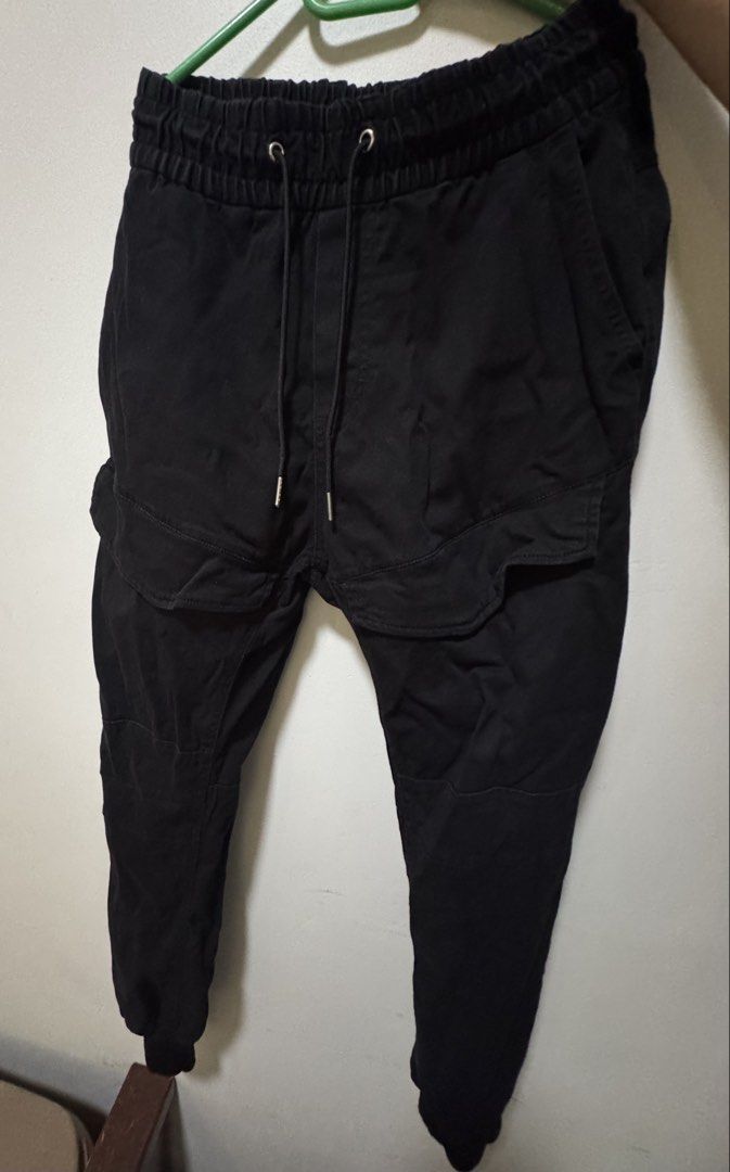 H&M Divided Black Cargo Joggers Drawstring Cuffed Pants (Category: Joggers) located in Imus. Submitted by jaimeenrico8 (Listing ID 1469591160, Image 1). Description: Size: US 28.