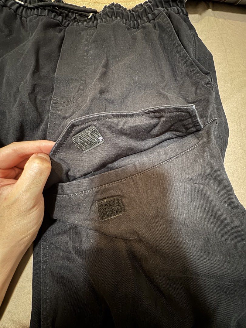 H&M Divided Black Cargo Joggers Drawstring Cuffed Pants (Category: Joggers) located in Imus. Submitted by jaimeenrico8 (Listing ID 1469591160, Image 3). Description: Size: US 28.