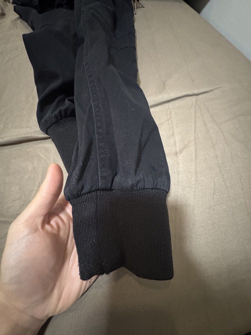 H&M Divided Black Cargo Joggers Drawstring Cuffed Pants (Category: Joggers) located in Imus. Submitted by jaimeenrico8 (Listing ID 1469591160, Image 2). Description: Size: US 28.