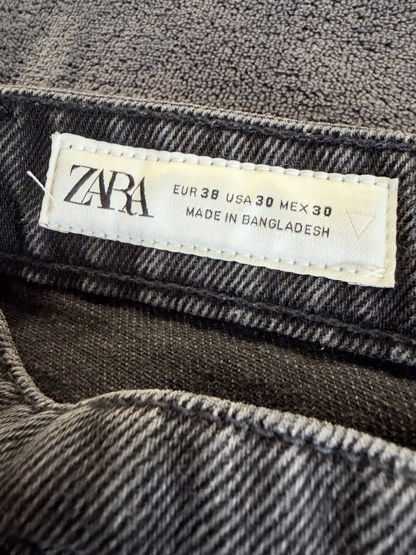 Black Cargo Shorts/Jorts - Zara (Category: Shorts) located in Pasig City. Submitted by caroline111 (Listing ID 1469629946, Image 3). Description: Length - 20.5 inches.