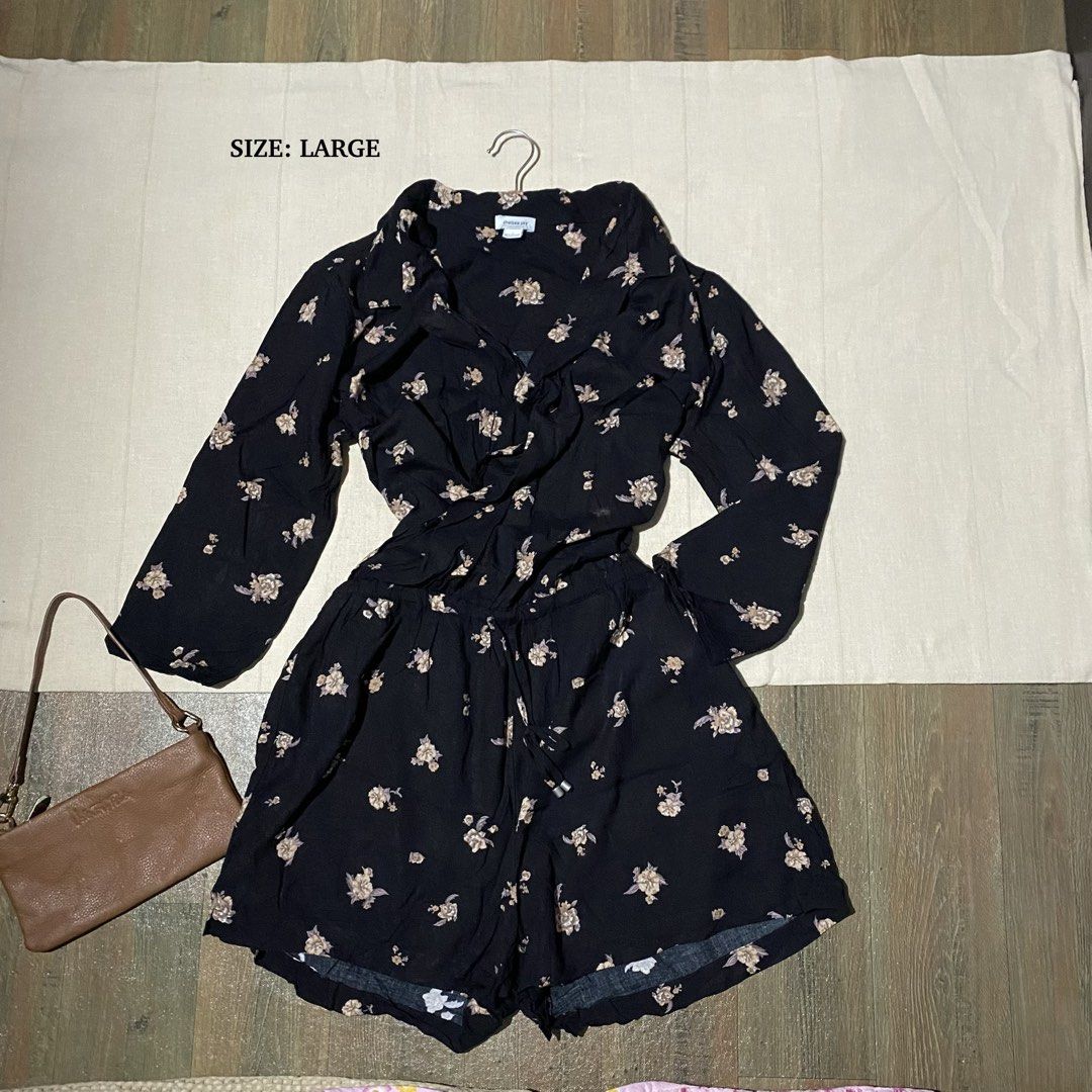 Black collared romper (Category: Rompers) located in Manila. Submitted by thriftfindsbyshei-2nd (Listing ID 1469700095, Image 1). Description: Need wash Size and length are on the photos.