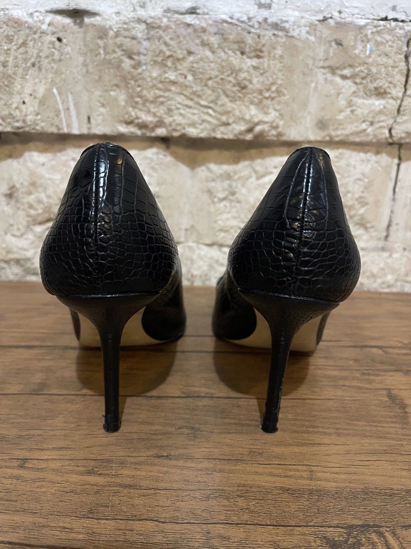 black croc-embossed leather pumps by Jimmy Choo (Category: Heels) located in San Fernando. Submitted by japansurpluselyu (Listing ID 1469685609, Image 3). Description: .